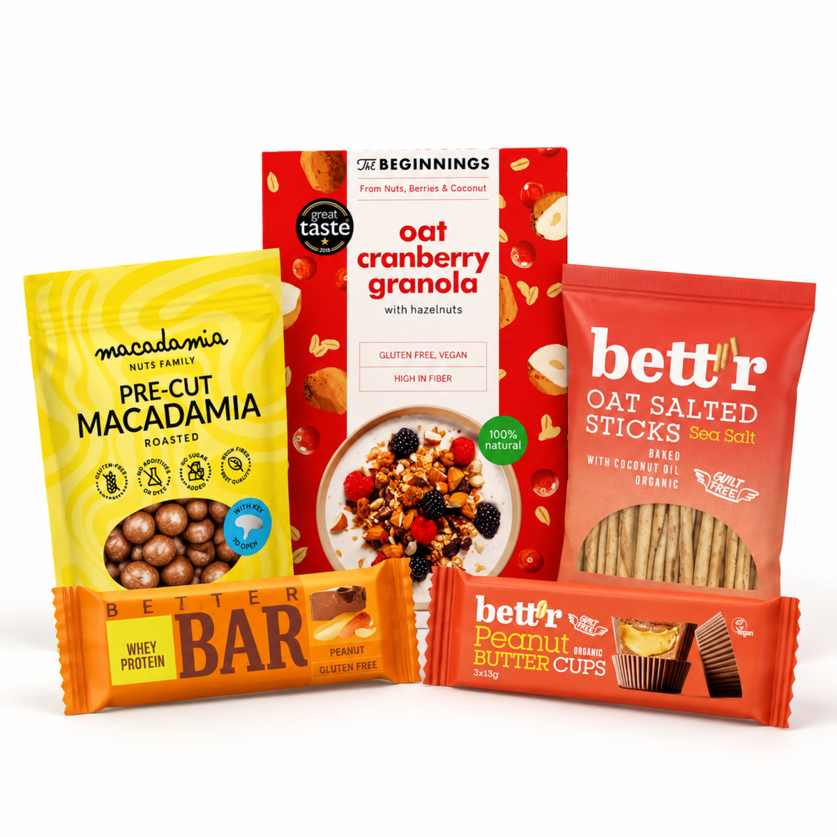 Granola, makadamijų riešutai, avižinės lazdelės, riešutų kremo krepšeliai ir proteino batonėlis. 